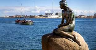مجسمه پری دریایی در کپنهاگ دانمارک