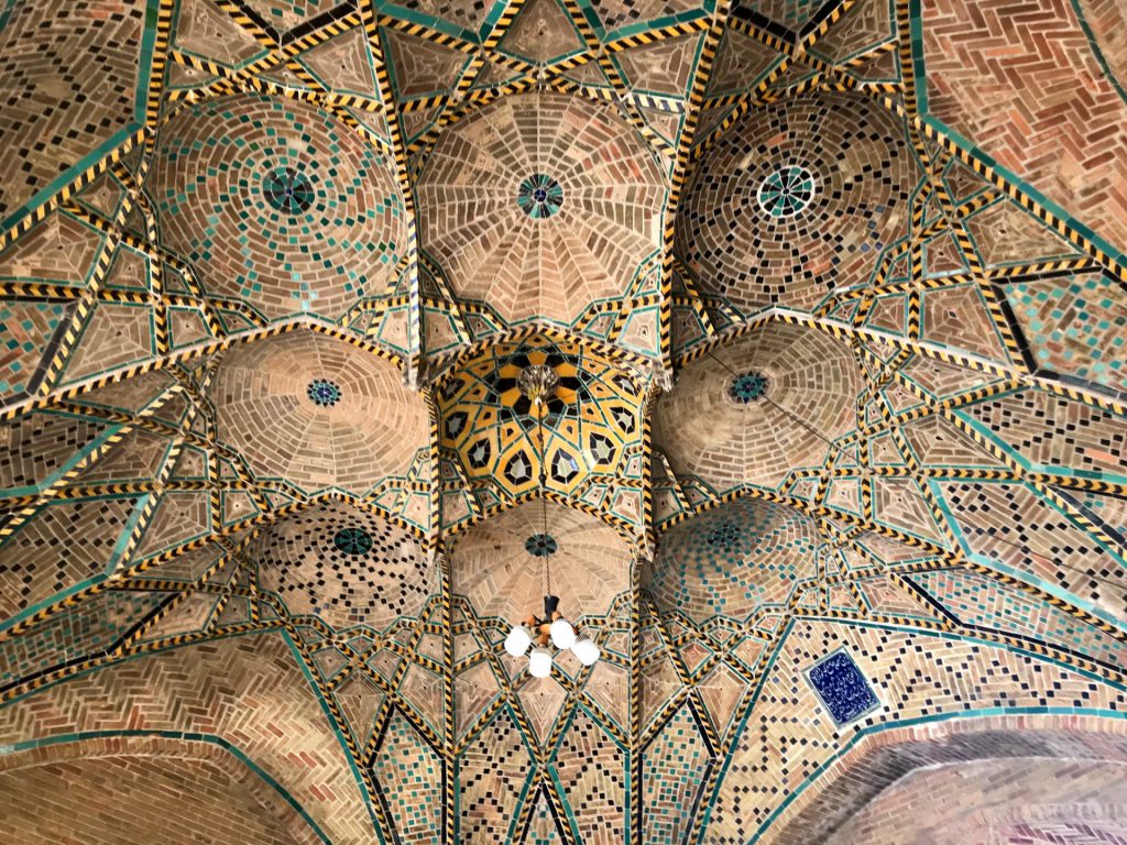 تزیینات زیبای صفوی سر در اصلی مسجد جامع عتیق قزوین